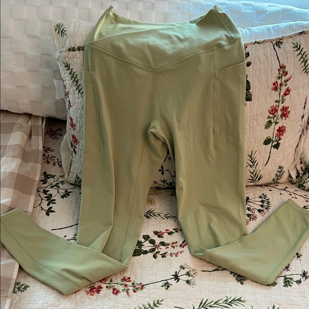 Crisscross Hourglass Leggings by Popflex in Large Tall